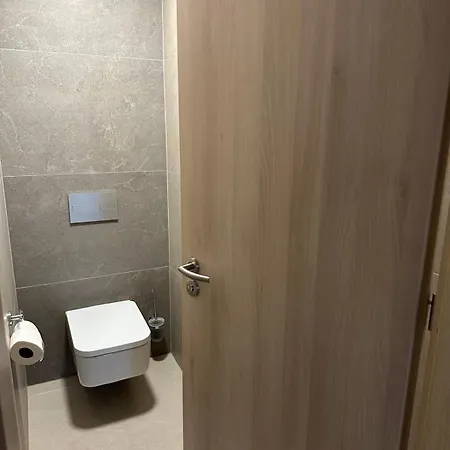 2 In Downtown,free Parking,late Check-out,big Balcony 브라티슬라바