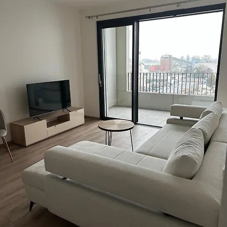 2 In Downtown,free Parking,late Check-out,big Balcony * 布拉迪斯拉发