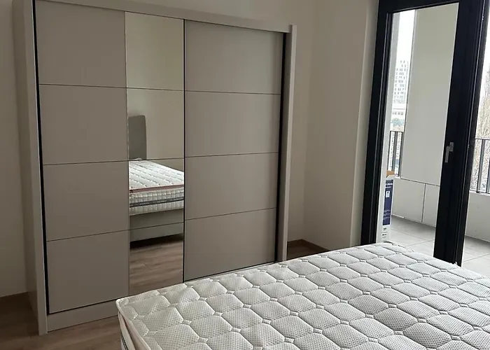 2 In Downtown,free Parking,late Check-out,big Balcony Apartament