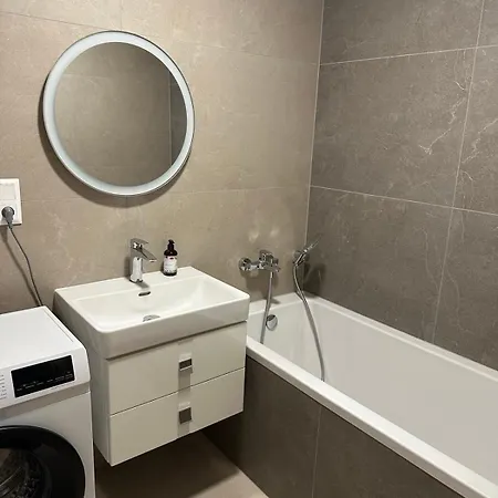 Апартаменти 2 In Downtown,free Parking,late Check-out,big Balcony